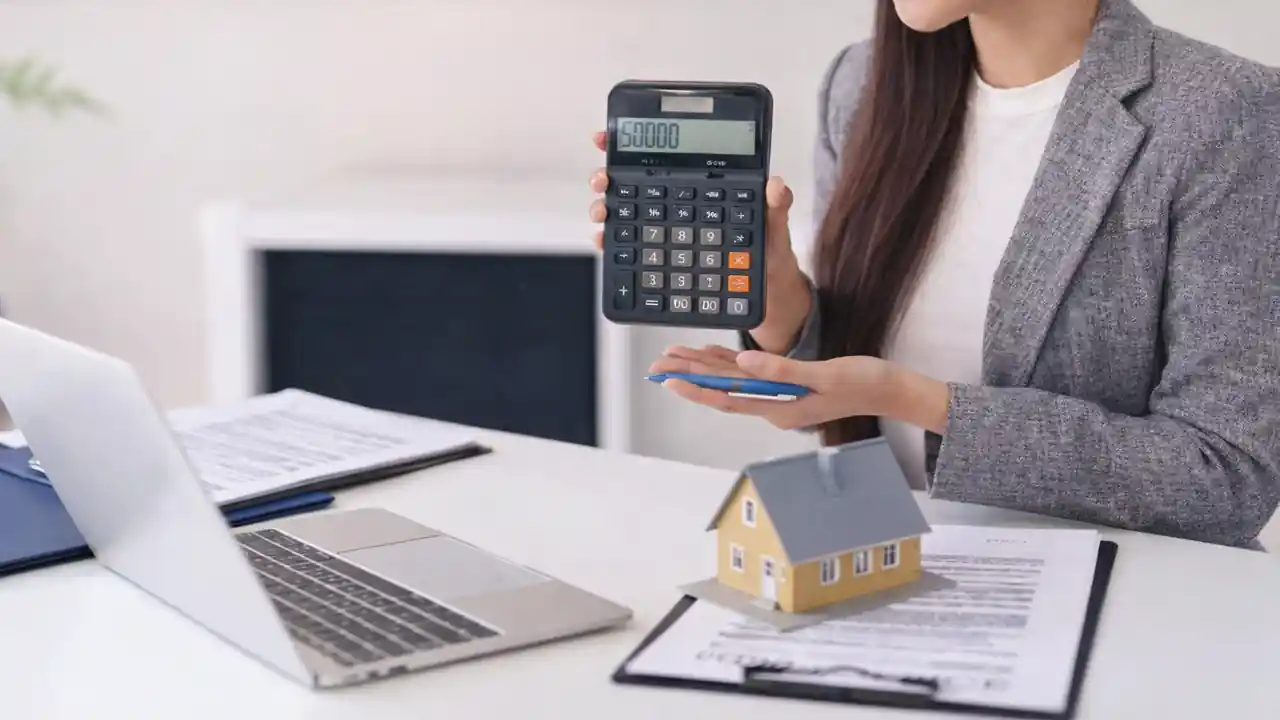 How an EMI Calculator Helps You Choose the Right Loan Tenure